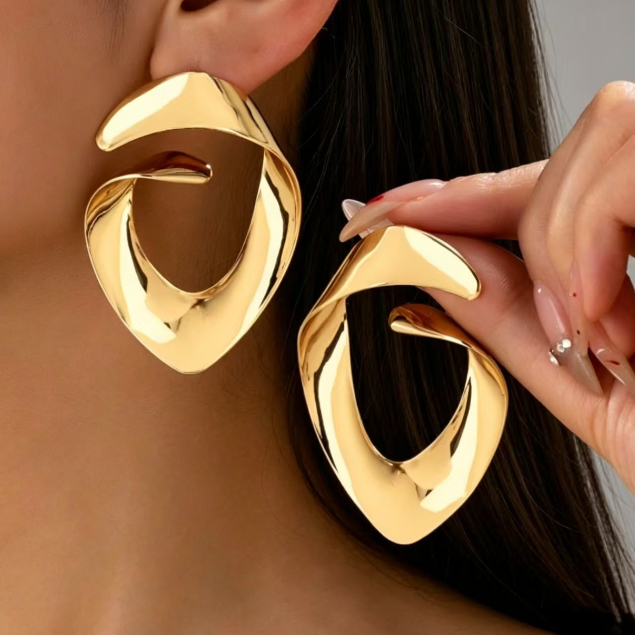 Wholesale Electroplated Metal Earrings Geometric Oval Pattern Fashion Accessory