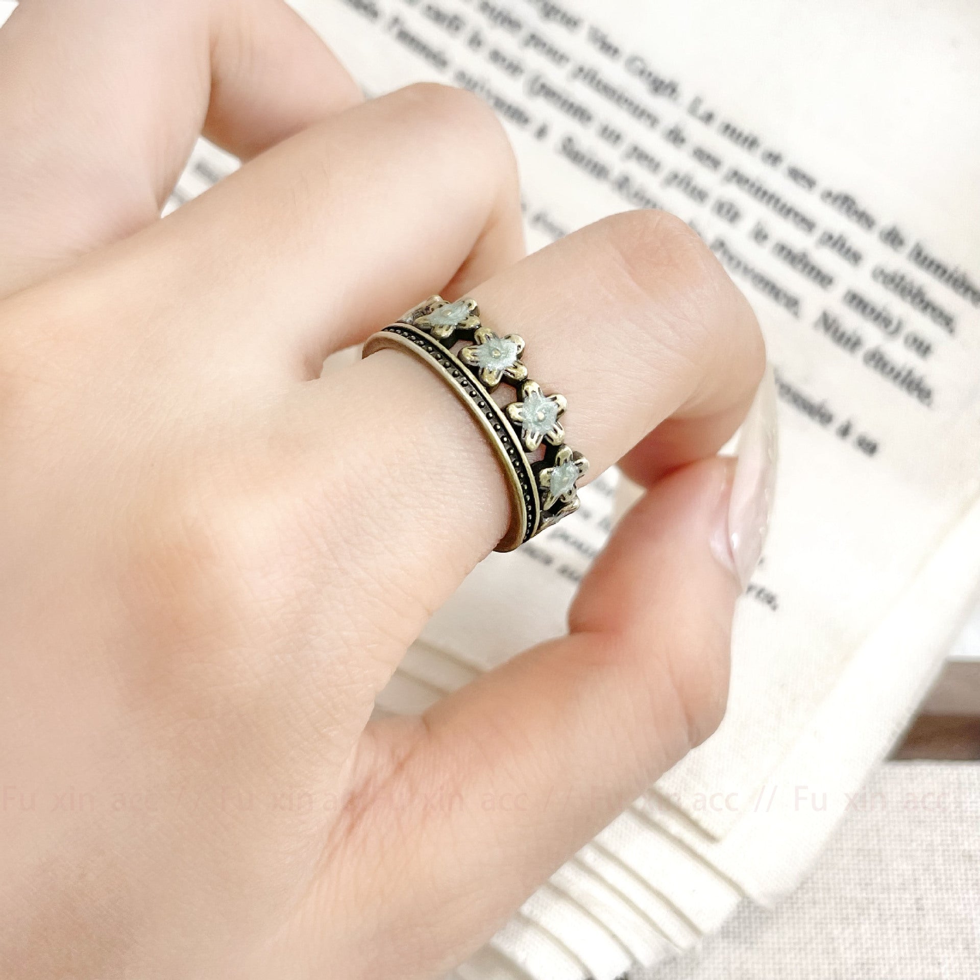 Wholesale  Drop Glaze Ring Retro Light Luxury Butterfly Opening Tail Ring Daisy