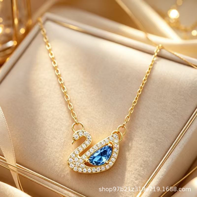 Wholesale Sweet Four-Leaf Flower Clavicle Chain - Titanium Steel,  Non-Fading,  Gemstone Accents - Boutique Resale Jewelry
