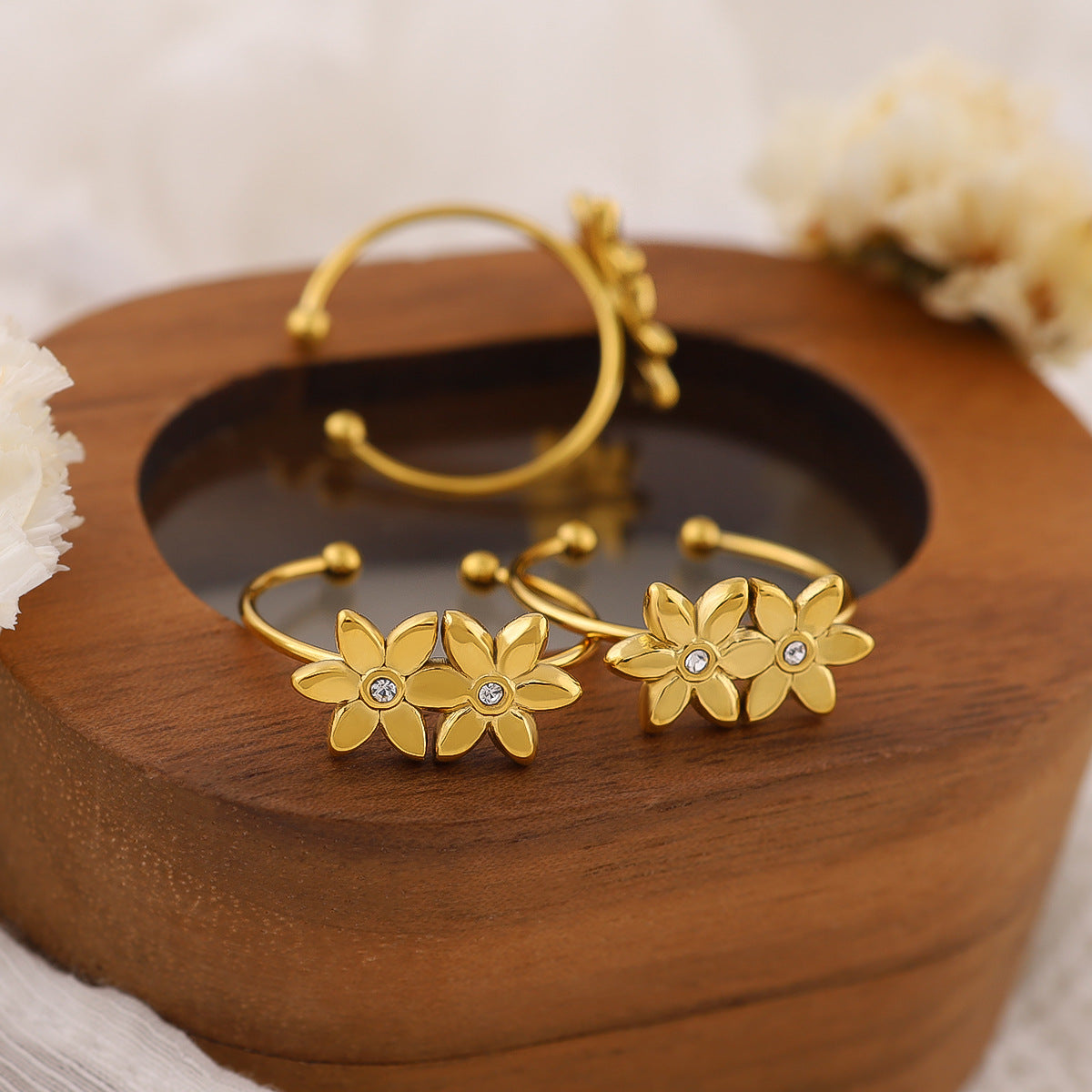 Wholesale Titanium Steel light luxury style petal flower shape open ring