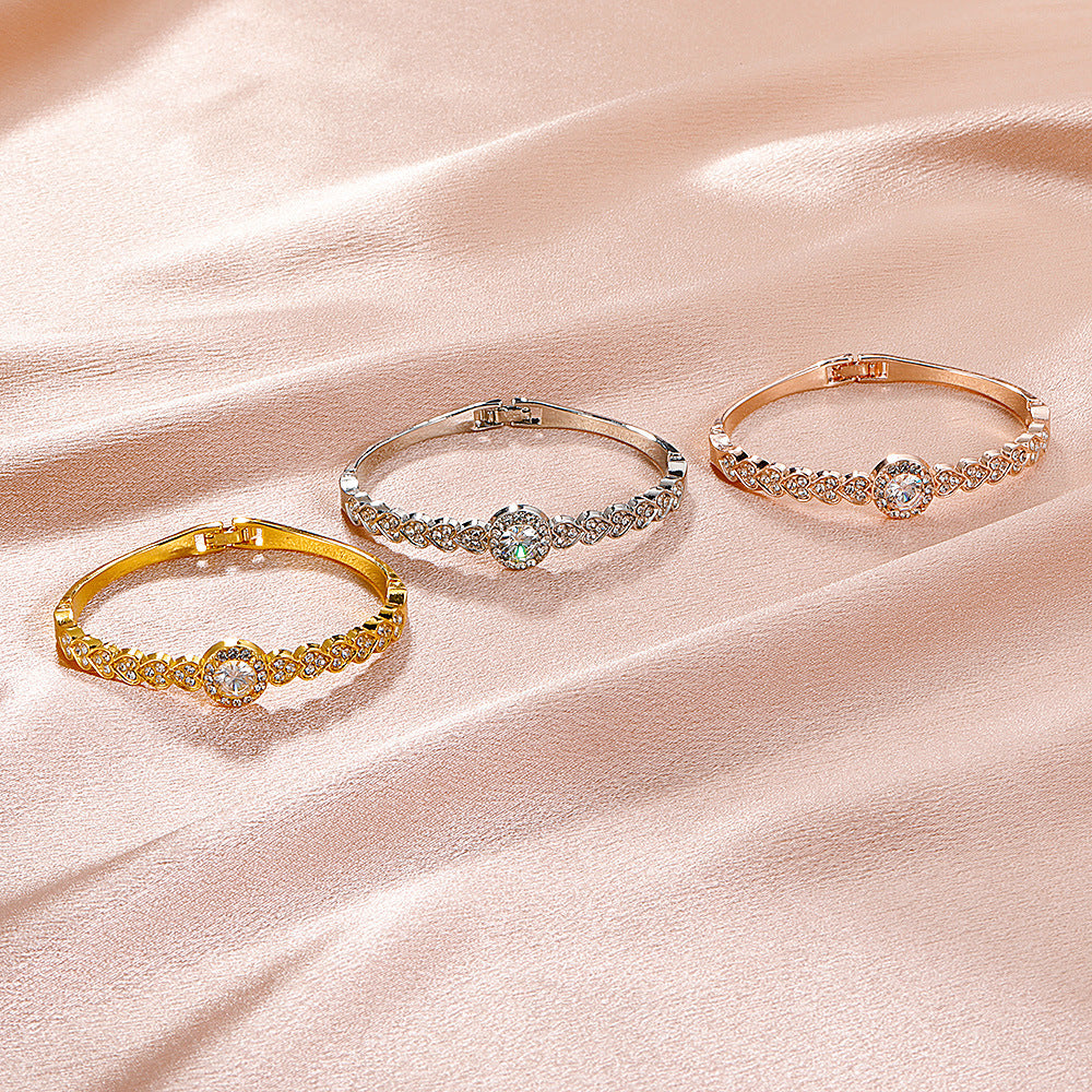Wholesale Gold Love Heart Rhinestone Bracelet Vintage Style Fashion Jewelry Accessory Gift