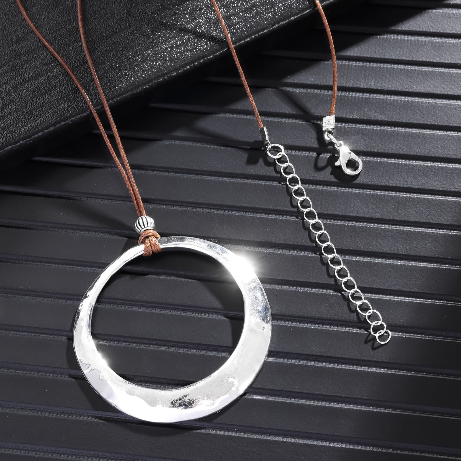 Wholesale Silver-Tone Alloy Vintage Ethnic Hollowed Turquoise Pendant Necklace,  Jewelry Accessory