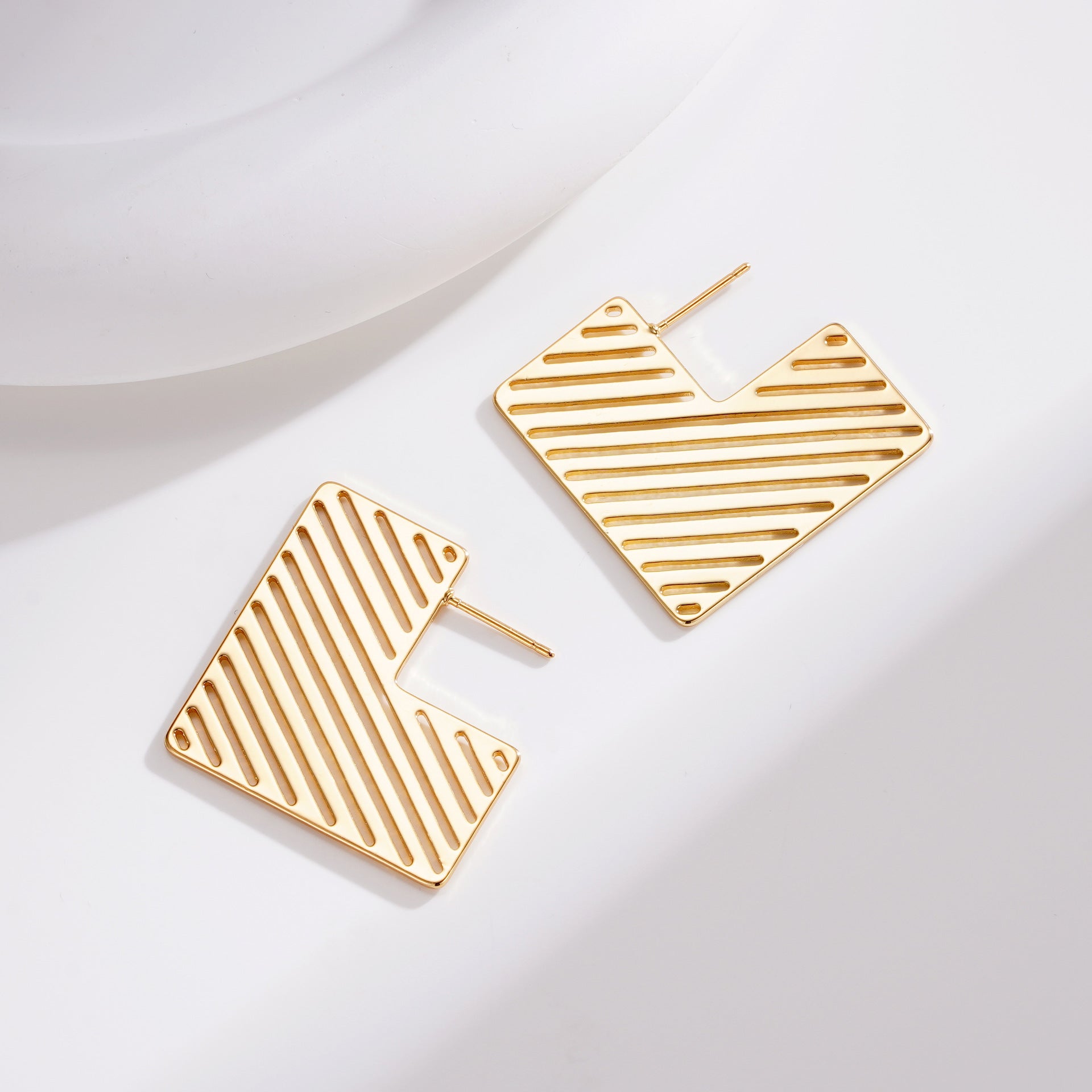 Wholesale copper plated gold inlaid zircon love earrings
