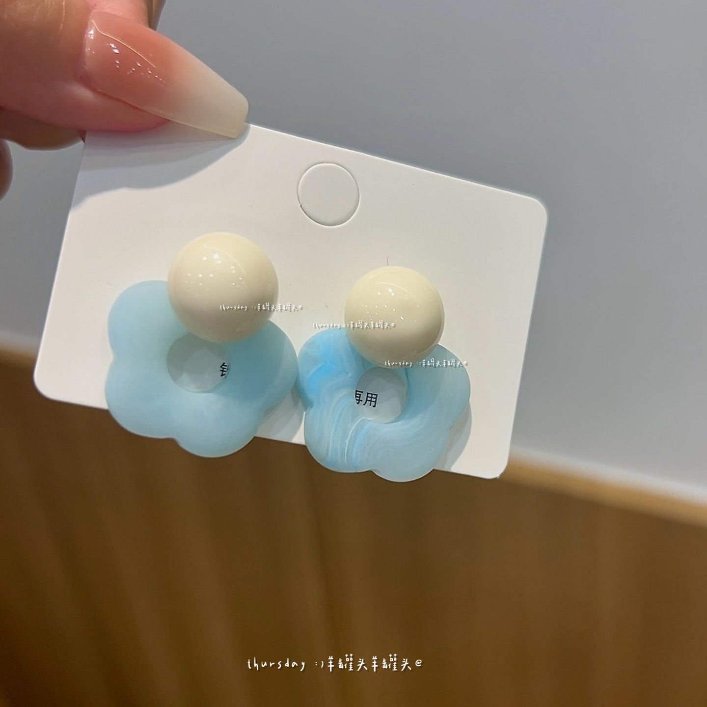 Wholesale acrylic blue contrast flower earrings