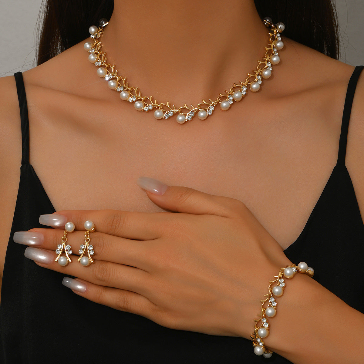 Wholesale Retro Pearl Shaped Alloy Jewelry Set with Earrings Necklace Bracelet for Women Party Wear