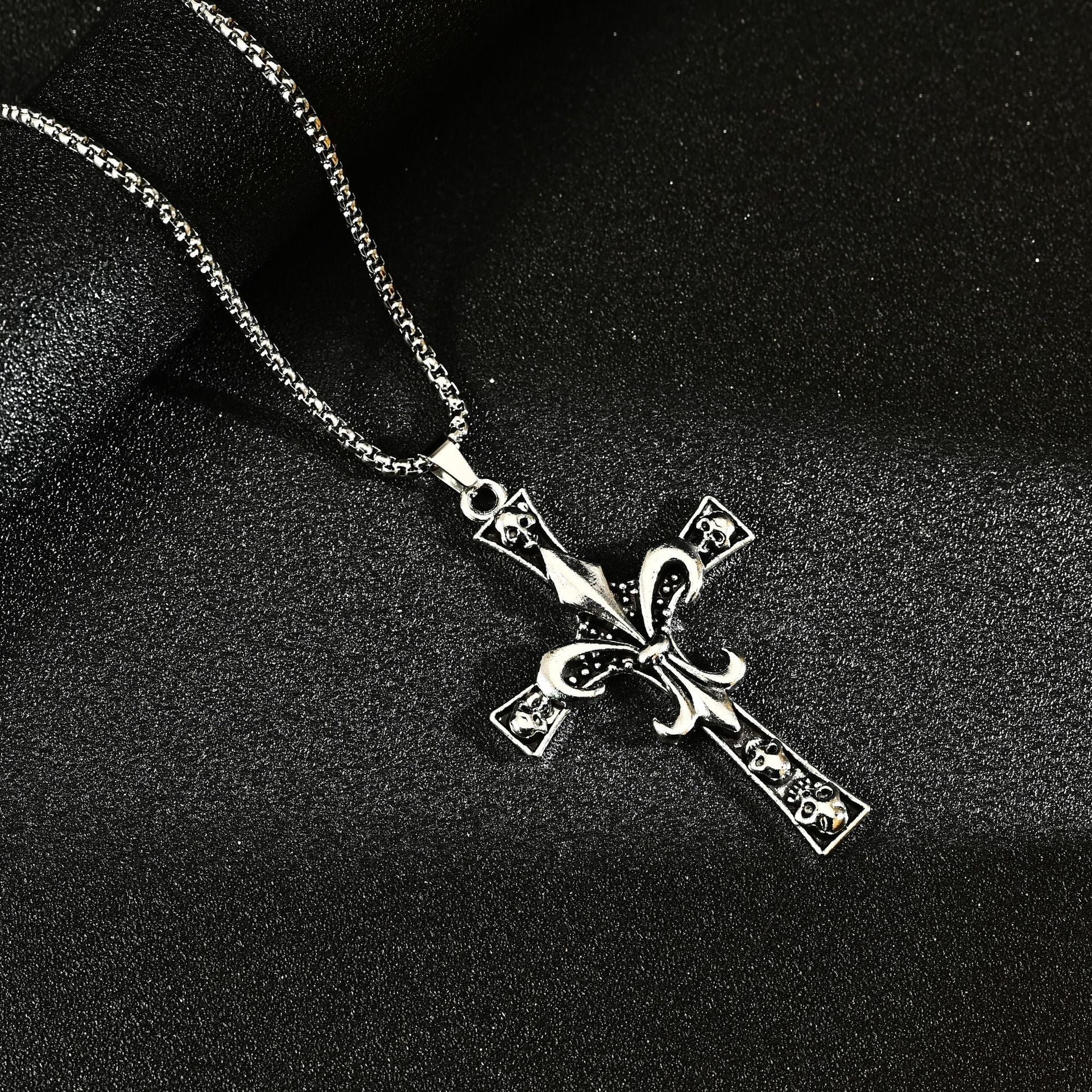 Wholesale Electroplated Zinc Alloy Skull Cross Pendant Necklace Fashion Jewelry Accessory Gift