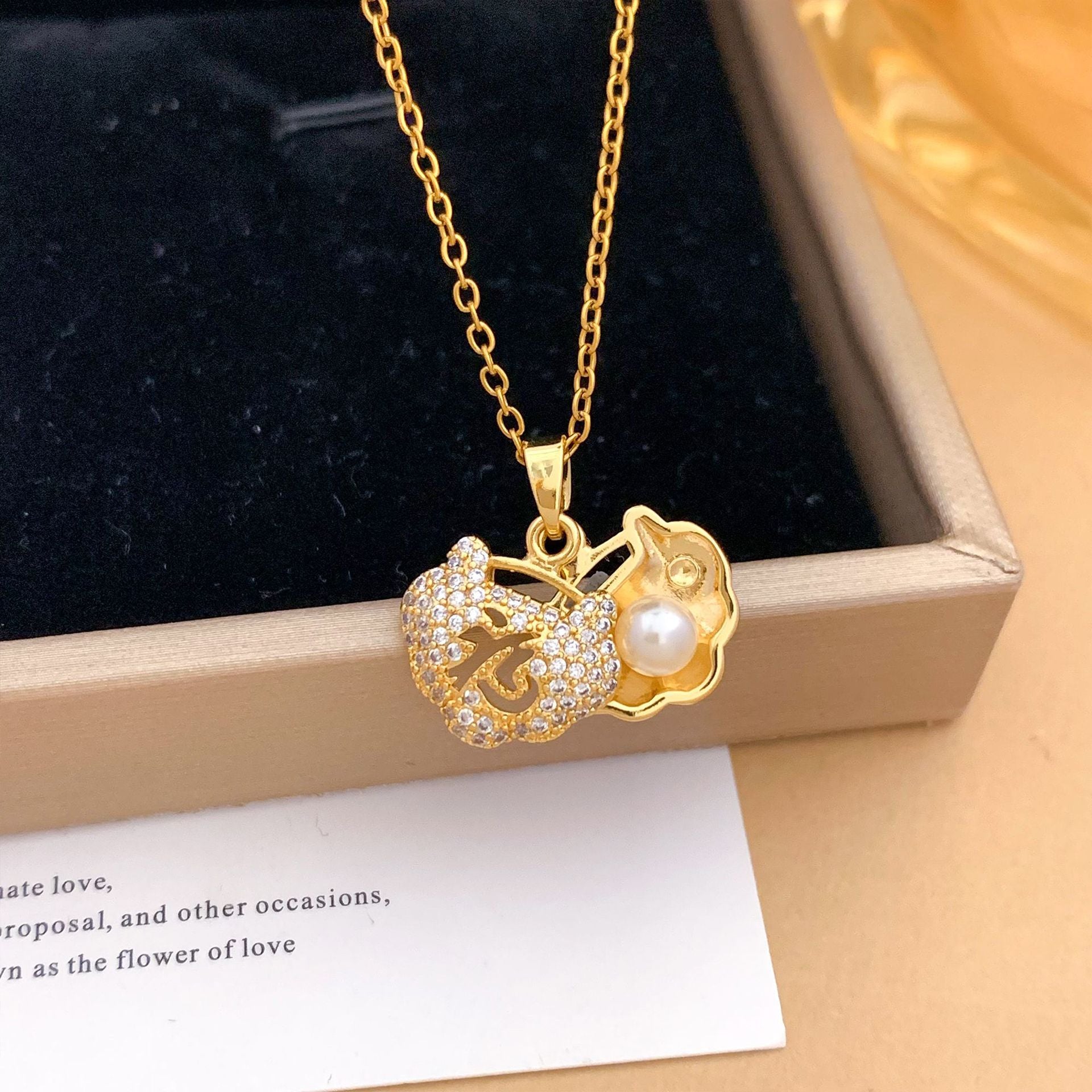 Wholesale Fashion Real Gold Plated Shell Pearl Pendant Necklace,  Titanium Steel Choker Jewelry Accessory
