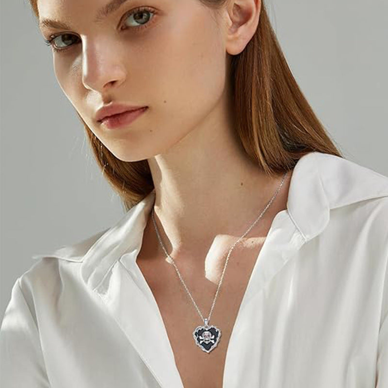 Wholesale Vintage Distressed Skull Heart Diamond-encrusted Collarbone Chain Necklace