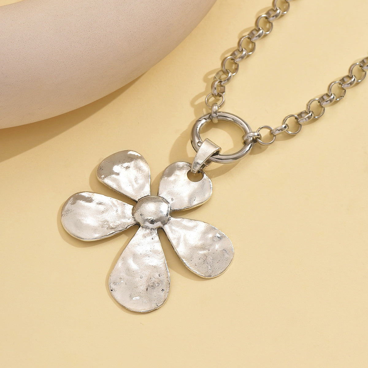 Wholesale exaggerated three-dimensional five-petal flower pendant necklace