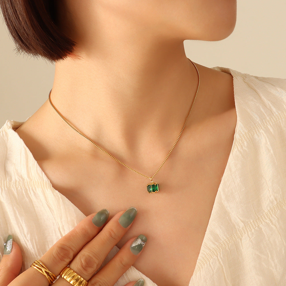 Wholesale Cold Wind Niche Design Titanium Steel Four Claw Buckle Emerald Zircon Necklace Earrings Set,  Fashion Accessory