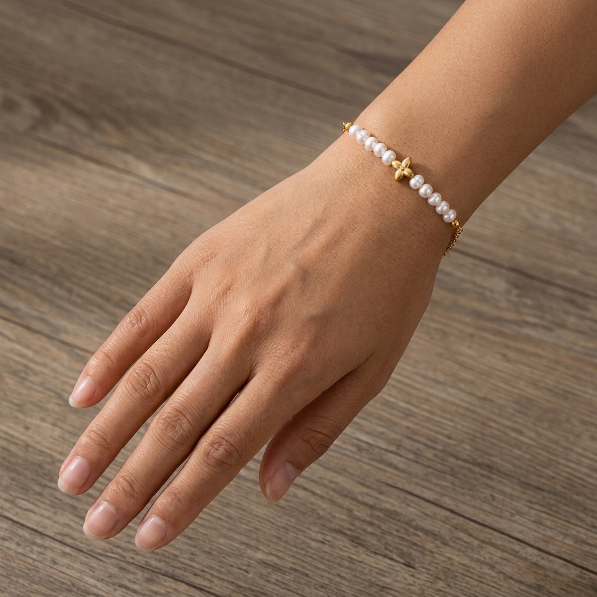 Wholesale Light Luxury Four Leaf Flower Freshwater Pearl Stainless Steel Bracelet Jewelry Accessory