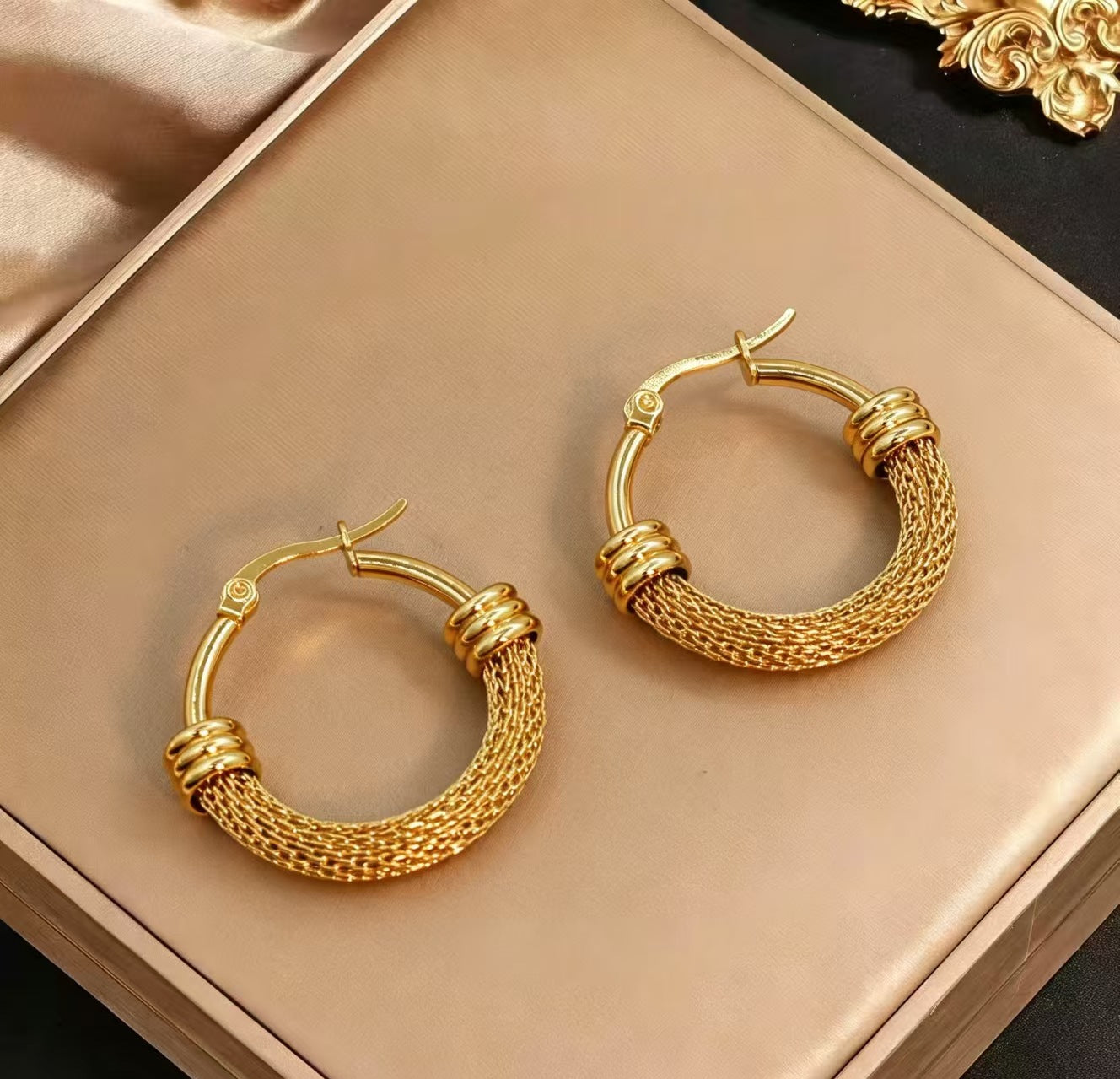 Wholesale Stainless Steel Electroplated Mesh Wrapped Circle Earrings Retro Chinese Style Boutique Jewelry Accessory