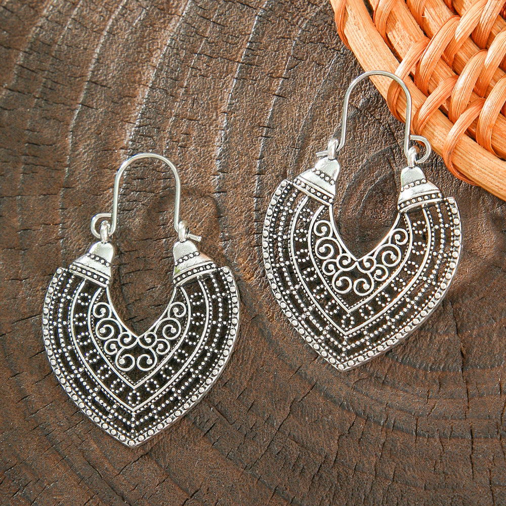 Wholesale Bohemian Retro Metal Hollow Heart Earrings Fashion Accessory Gift for Women