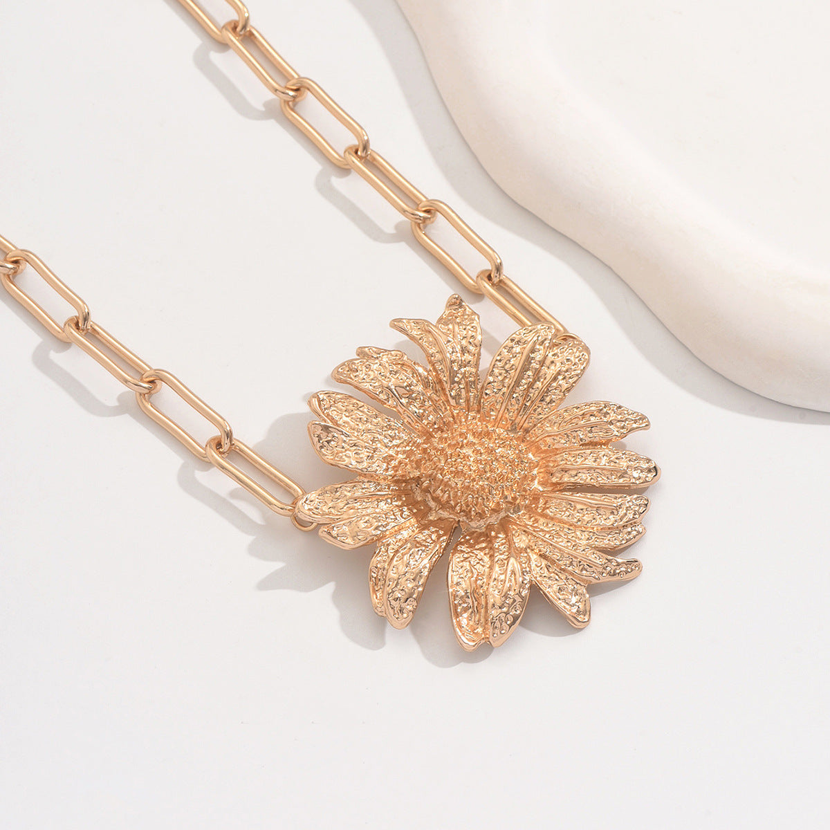 Wholesale exaggerated 3D flower stamen pendant necklace