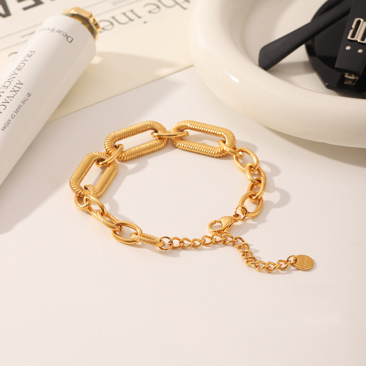 Wholesale Stainless steel bracelet light luxury  18K gold clip chain bracelet
