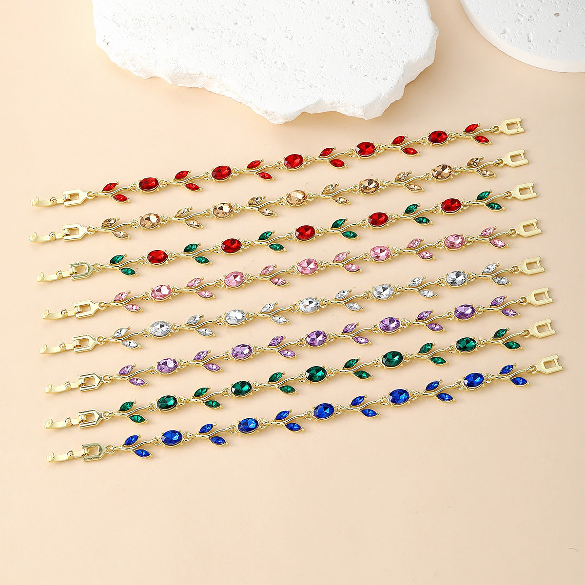Wholesale Trendy Floral Leaf Bracelet - Zinc Alloy Fashion Accessory for Couples