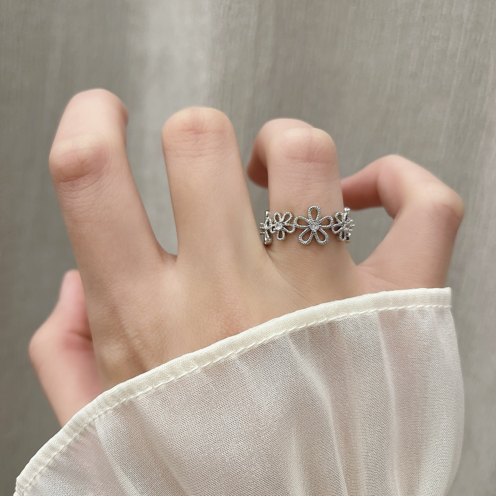 Wholesale Geometric brushed small flower  ring