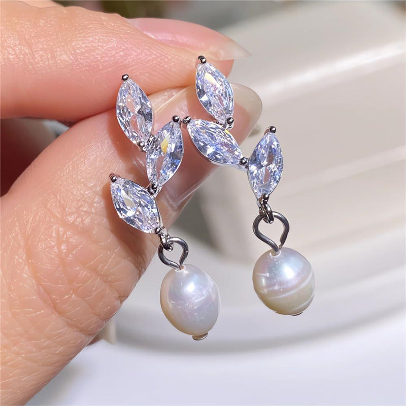 Wholesale Light luxury temperament pearl earrings super flash zirconia leaf pearl earrings