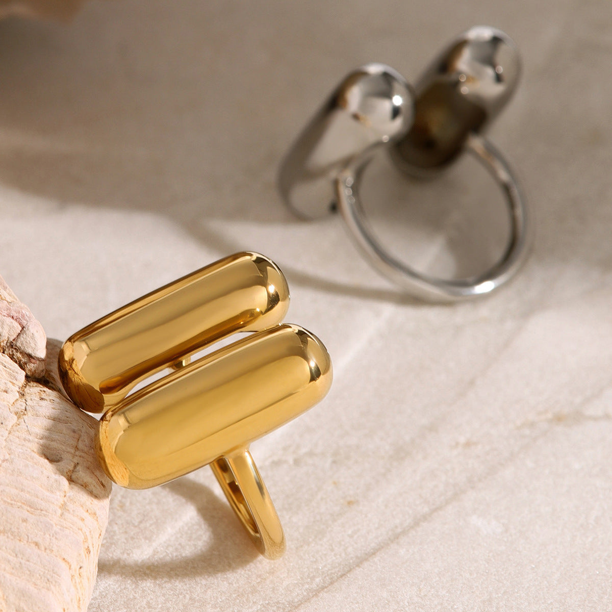 Wholesale  stainless steel plated 18k gold l double spell capsule shaped opening ring