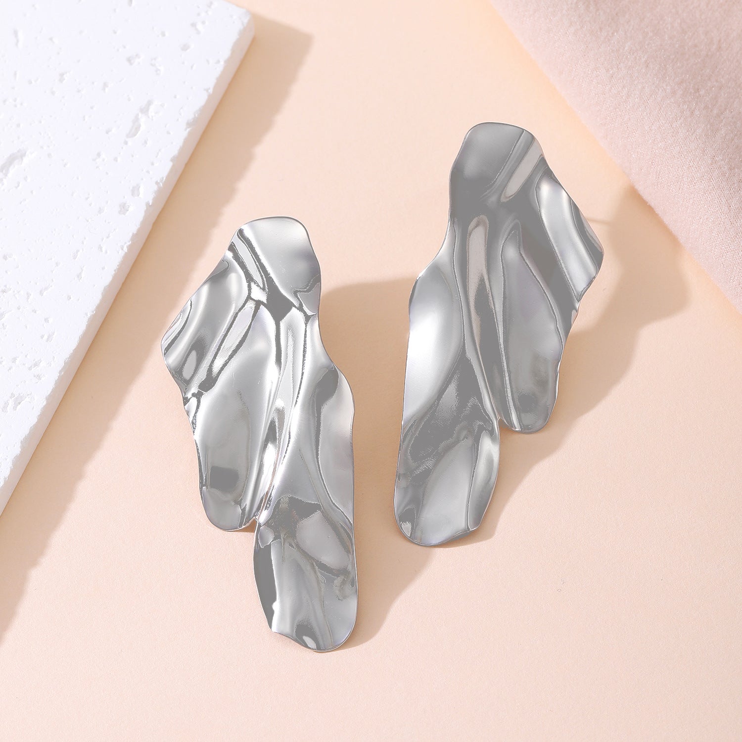 Wholesale Electroplated Metal Earrings Geometric Oval Pattern Fashion Accessory