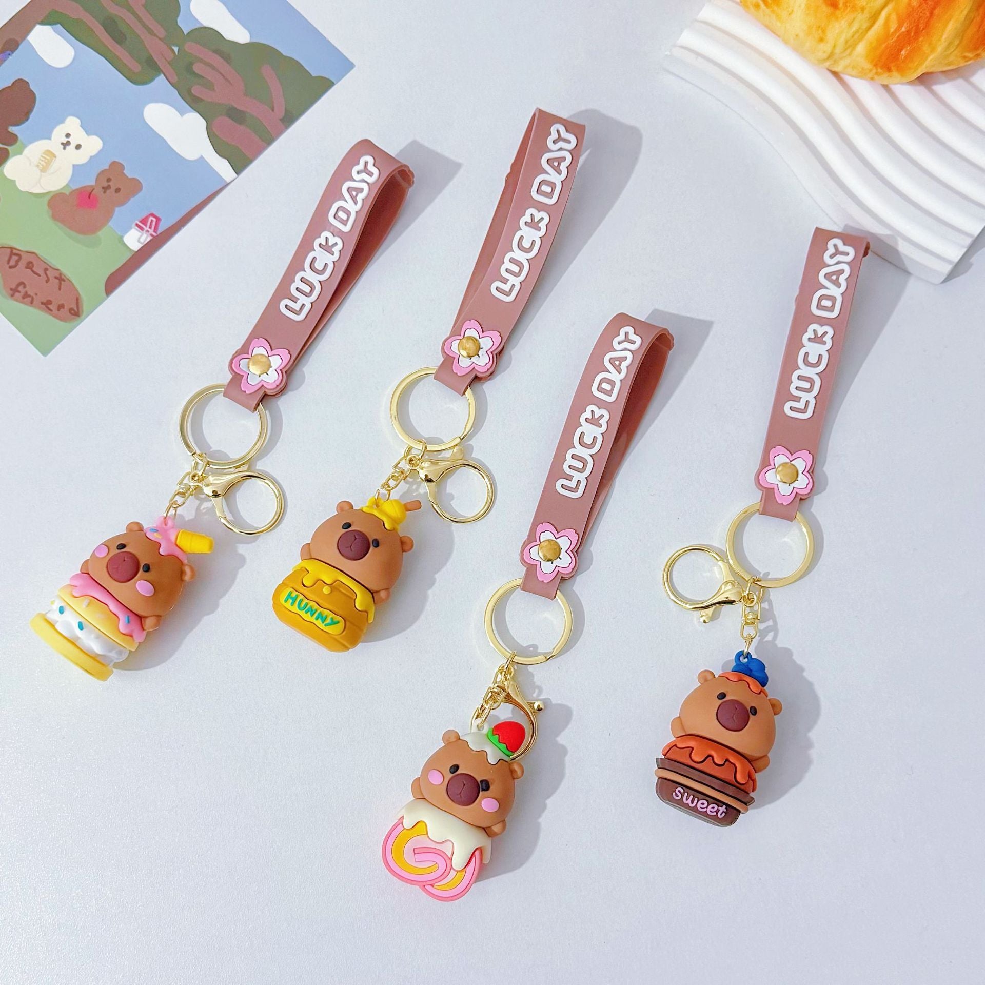Wholesale Cartoon cake kapibala keychain