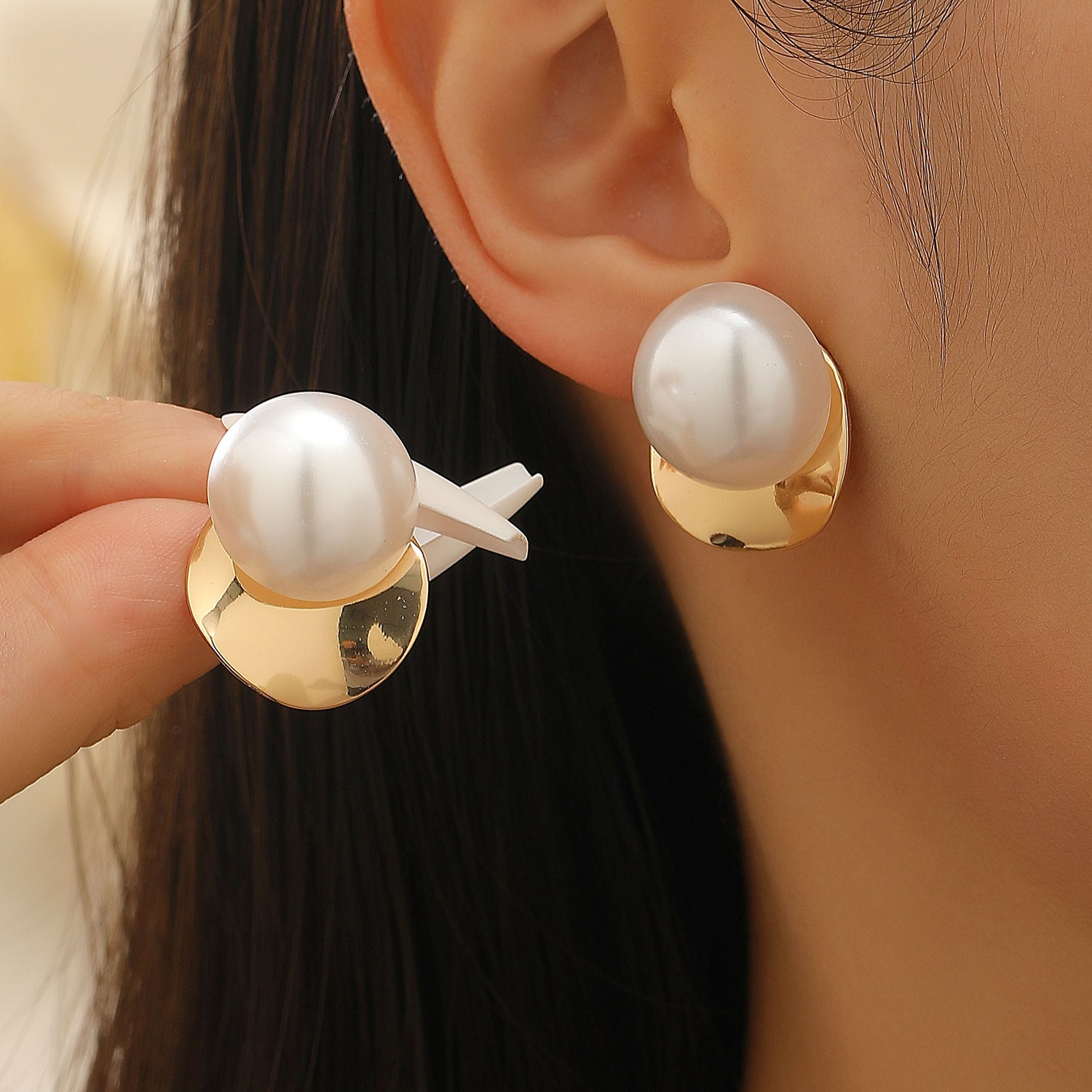 Wholesale Large Pearl C Shape Geometric Earrings For Women Gold Tone Alloy Party Jewelry Accessory