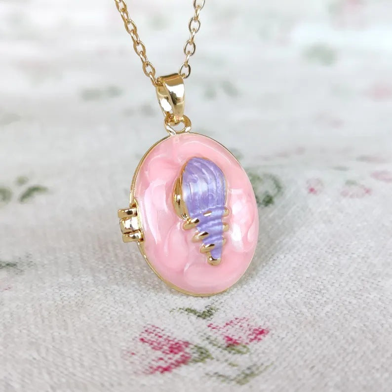 Wholesale 18K Gold-Plated Openable Locket Necklace with Zircon-Set Heart,  Bee,  and Geometric Pendants