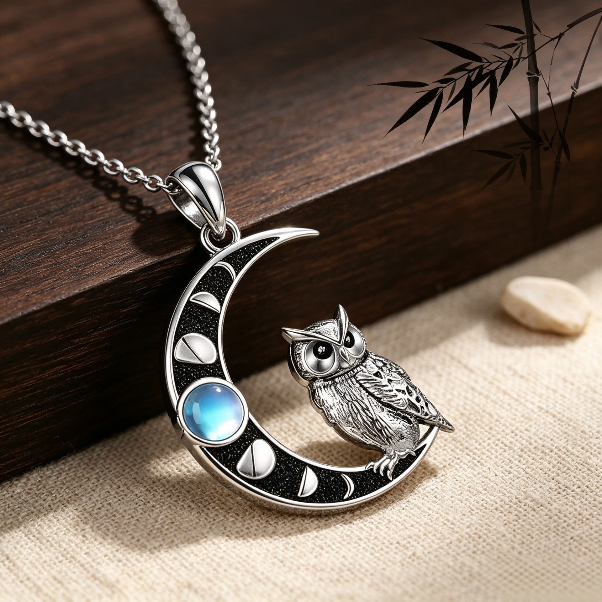 Wholesale Alloy Electroplated Retro Owl Moon Pendant Necklace Crescent Moon Animal Choker Chic Fashion Jewelry Accessory