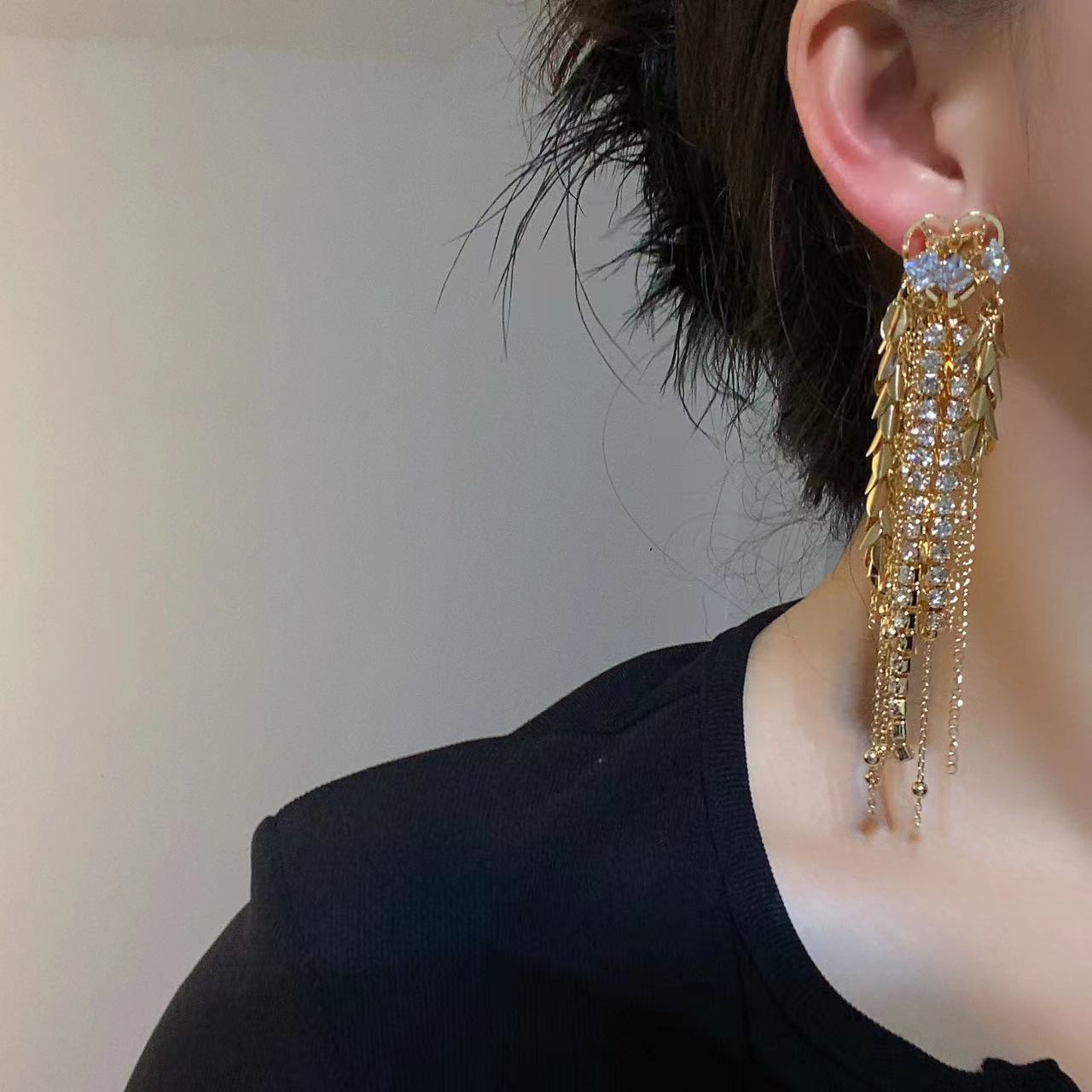 Wholesale Light Luxury Temperament Love Golden Ear Rhinestone Tassel Earrings