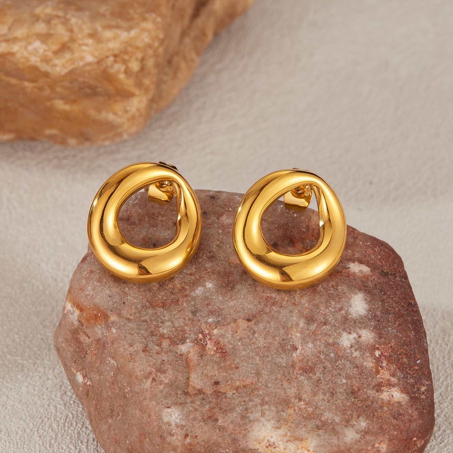 Wholesale  retro stainless steel all-match  geometric gold-plated earrings