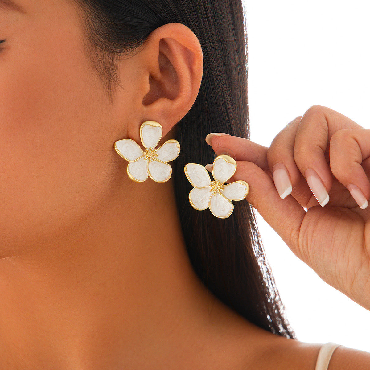 Wholesale Alloy Matte Gold Faux Pearl Ginkgo Floral Earrings Trendy Jewelry Accessory For Party Wear And Boutique Resale