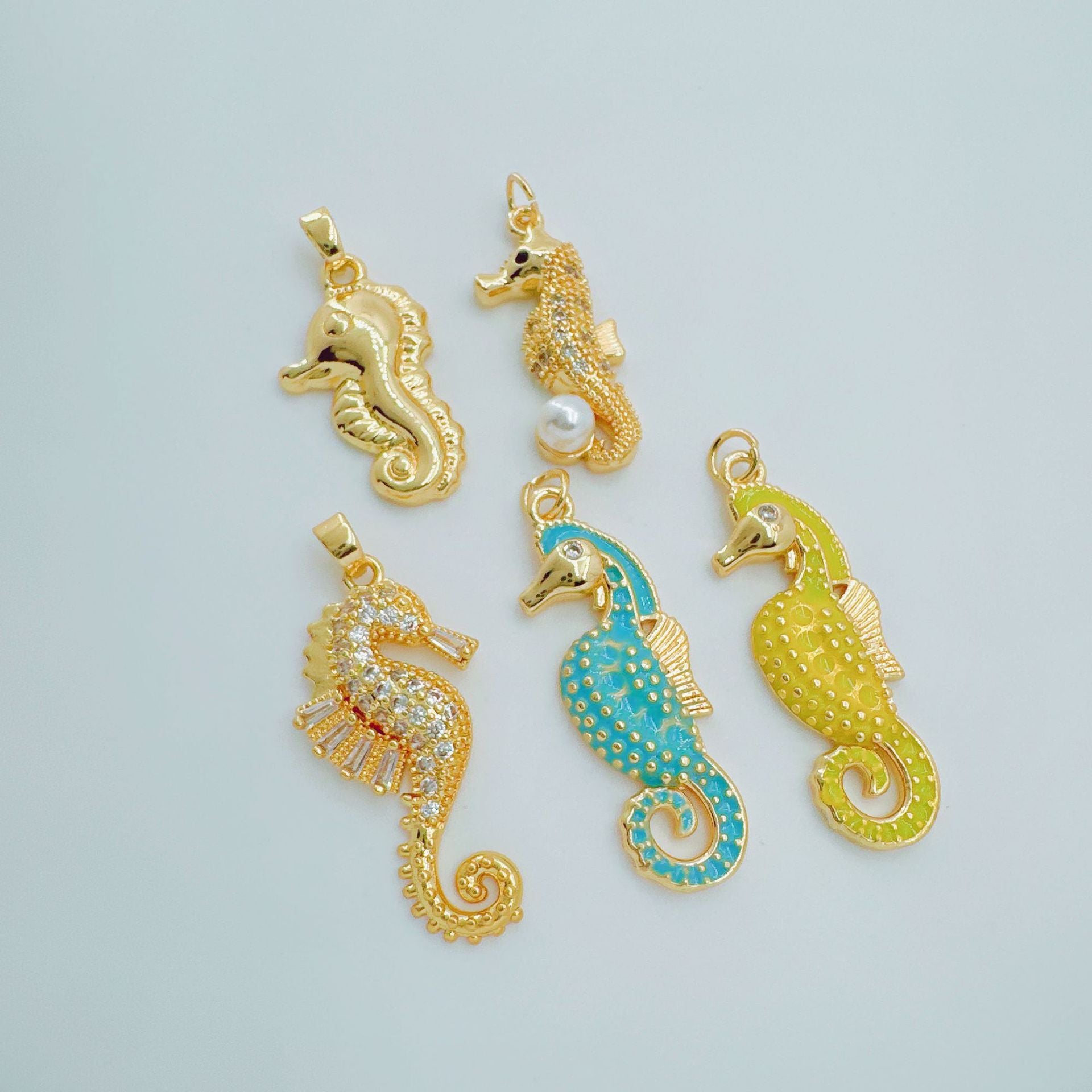 Wholesale Gold Plated Copper Pendant Necklace European Style Oil Painting Design Jewelry Accessory for Resale