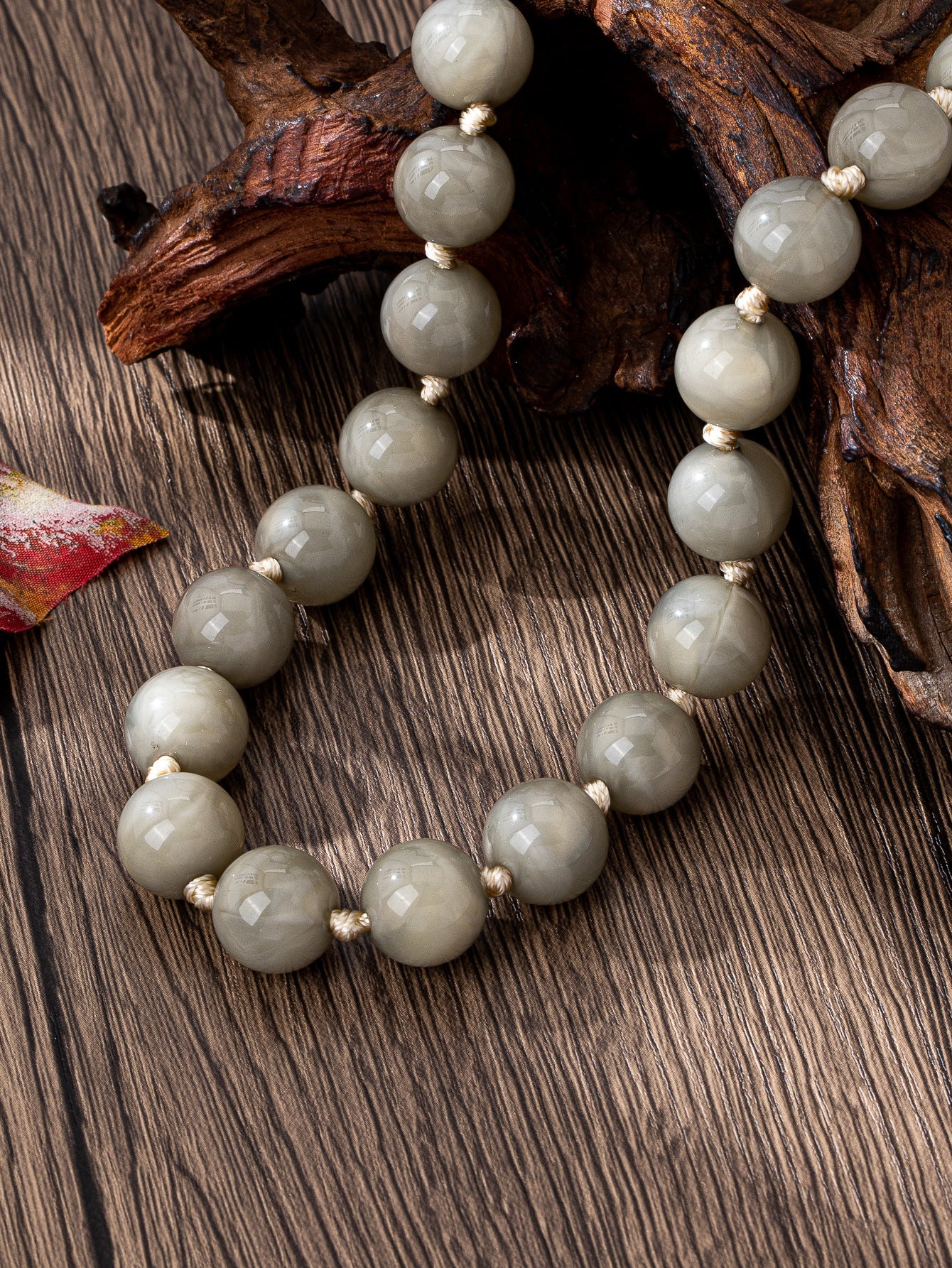 Wholesale Modern Boho Handmade Resin Cloud Bead Necklace For Women Mahogany Boutique Jewelry Accessory
