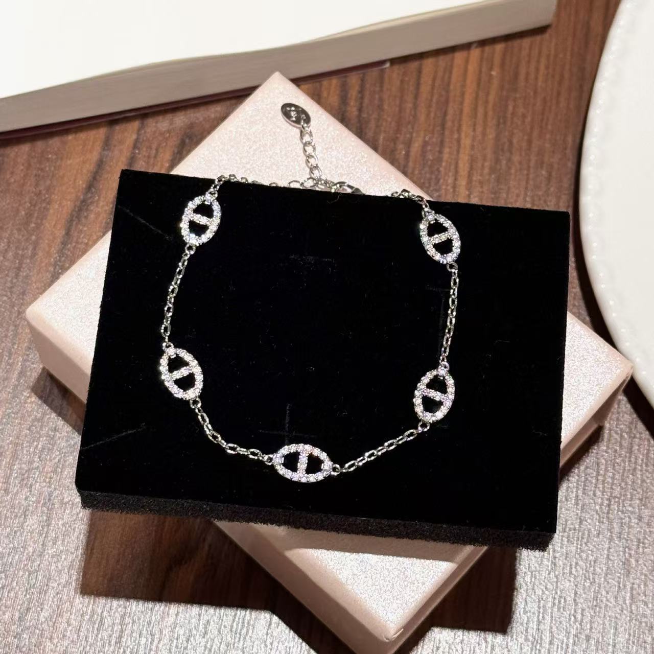 Wholesale French-Style Pig Nose Full Diamond Bracelet for Women,  New Korean Trendy High-End Sweet Jewelry Gift for Best Friend ACCVIP