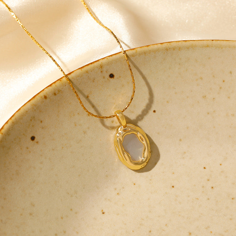 Wholesale  simple daily irregular white shell necklace stainless steel plated 18k color retaining clavicle chain