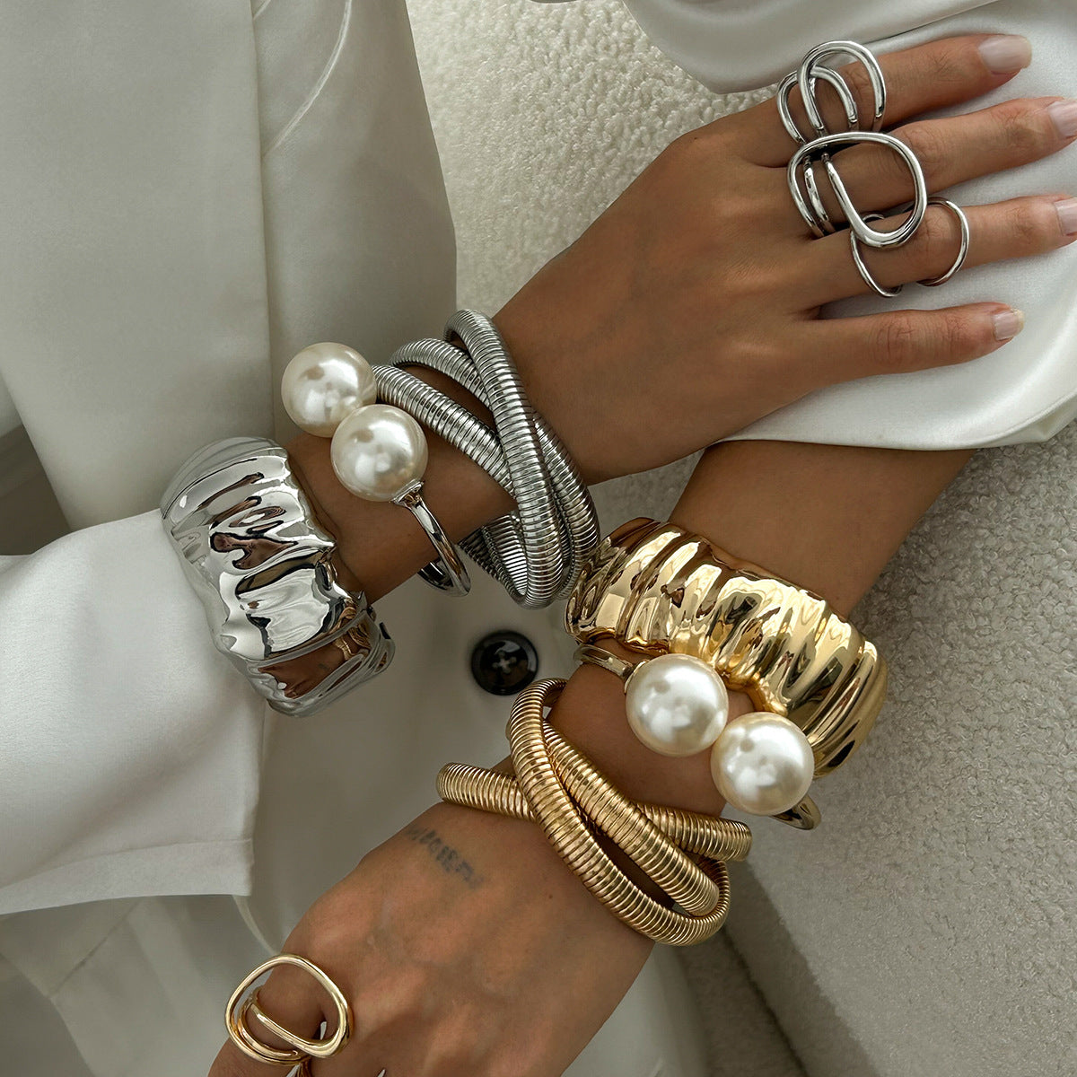 Wholesale Retro metal winding line irregular pleated bracelet set