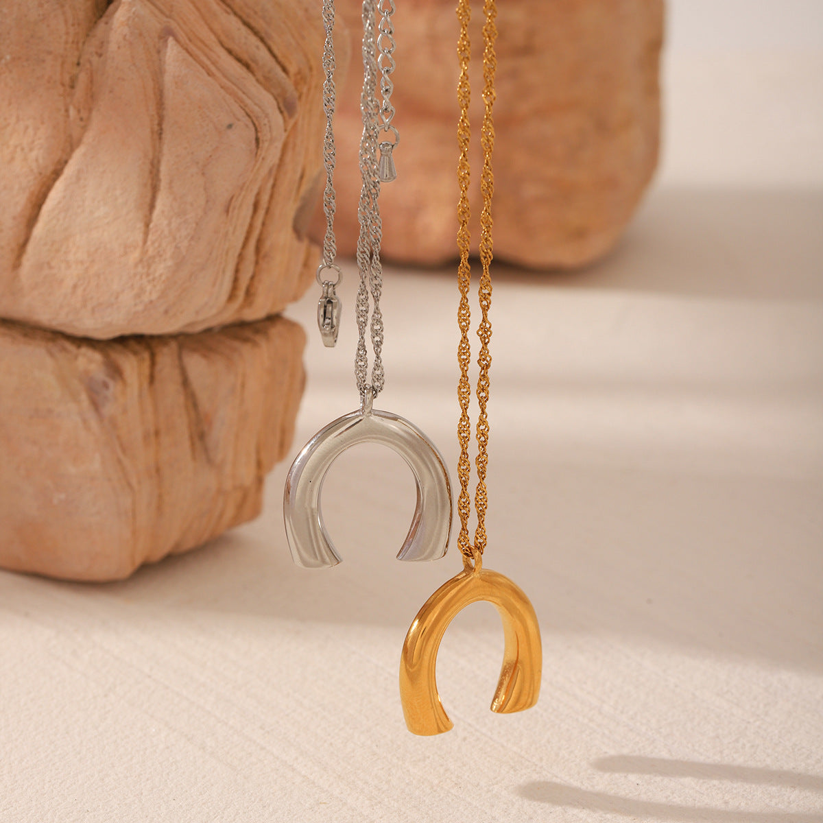 Wholesale Stainless Steel Necklace Female All-match Geometric U-shaped Lock Bone Chain Necklace