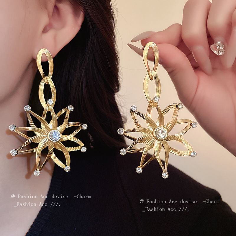 Wholesale French Vintage Camellia Flower Earrings Alloy Electroplated Jewelry Accessory