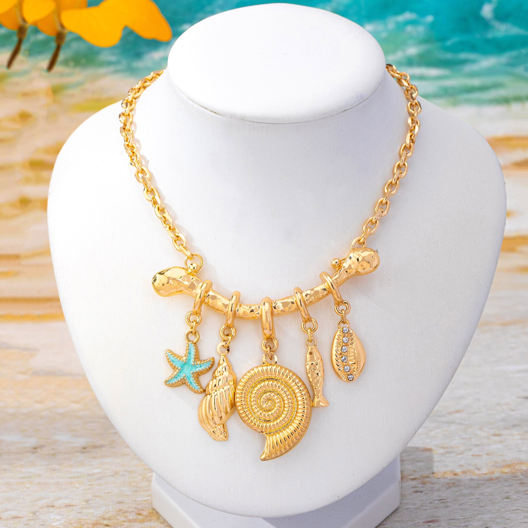 Wholesale Gold Tone Ocean Themed Collarbone Necklace Thick Chain With Starfish Seashell And Fish Charms Vacation Style Boutique Resale Gift