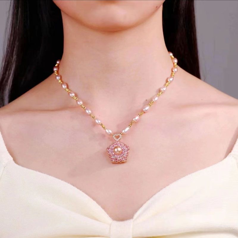 Wholesale Natural Rotating Pearl Necklace Trendy Flower Zircon Pendant Bone Chain ACC-NE-Huzhe002