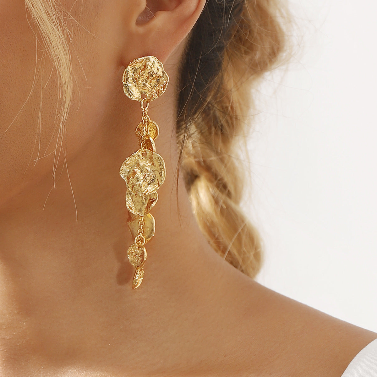 Wholesale  Retro Metal Round Pendant Earrings