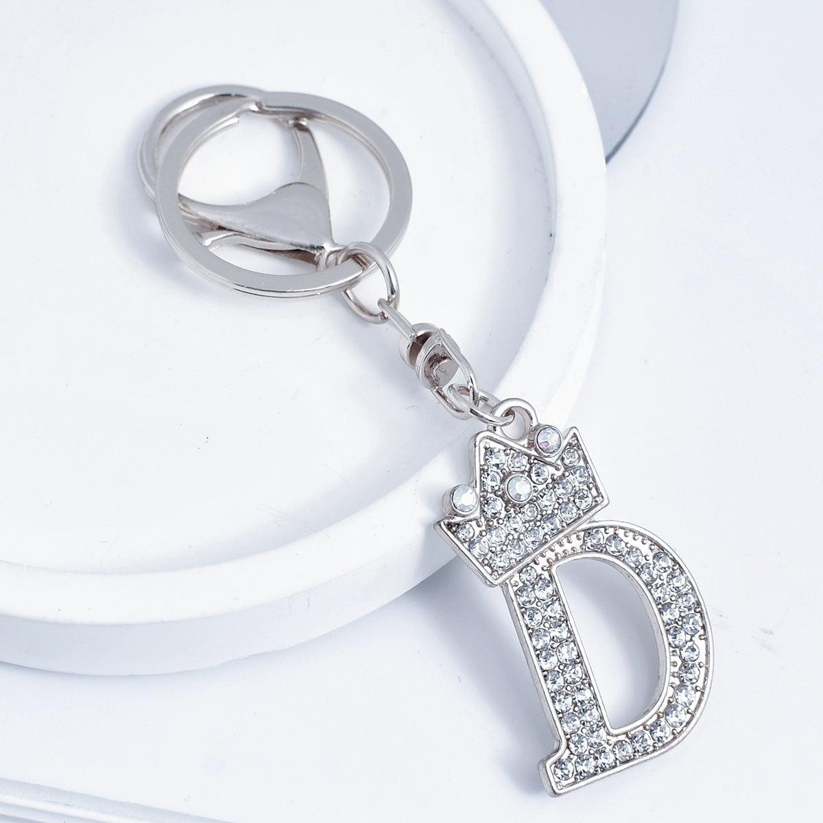 Wholesale Stylish Rhinestone 26 Letter Keychain Zinc Alloy Silver Metal Pendant Car Backpack Accessory Fashion Jewelry Gift For Resale