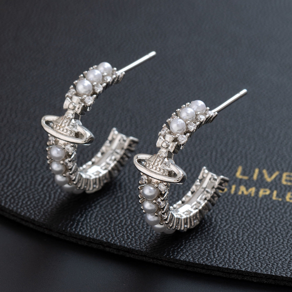 Wholesale Chic Pearl Hoop Earrings Gold Tone Copper Geometric Design Jewelry Accessory For Boutique Resale