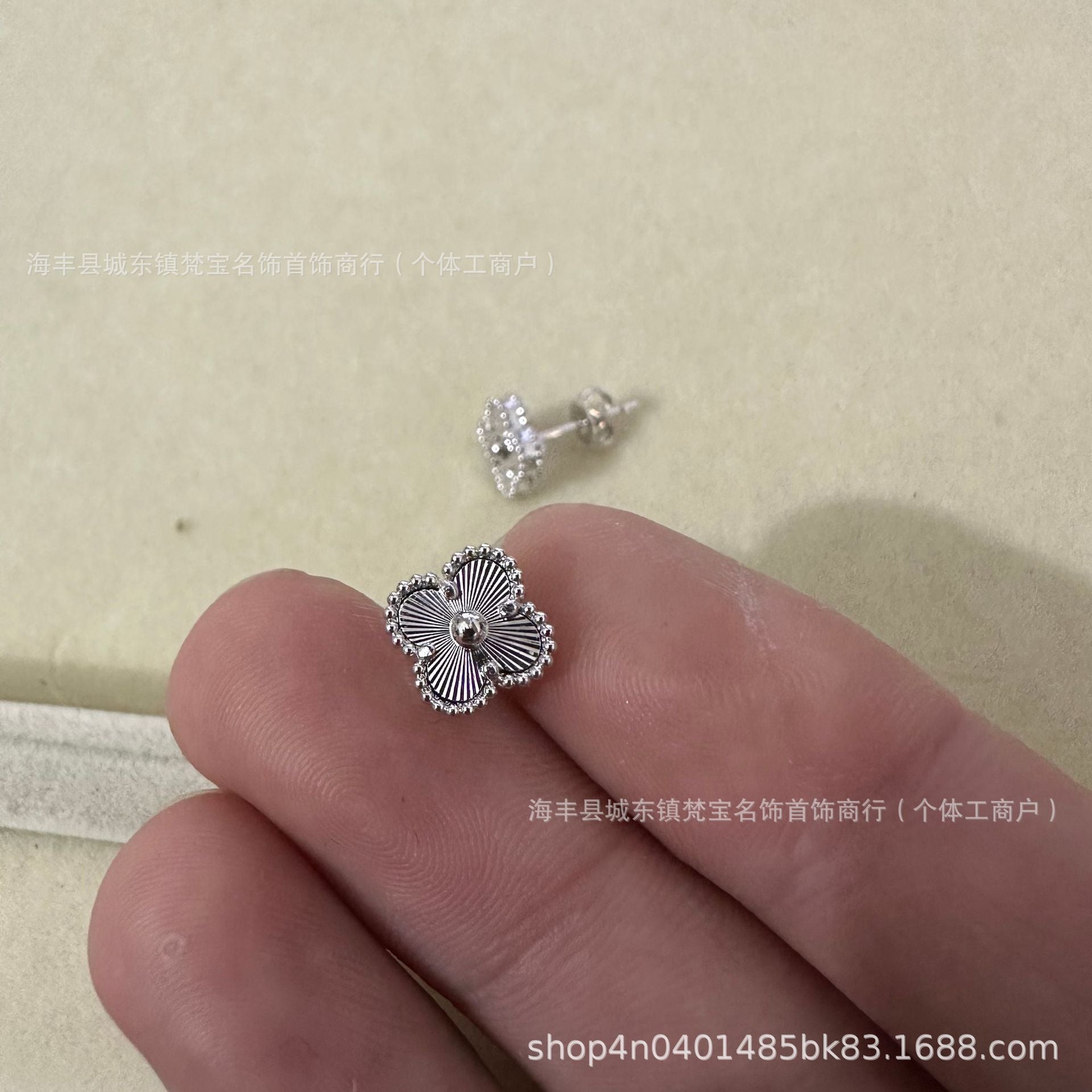dxx-img:63baacd972d0fa168e40ea9570ae41d2,ACC-ES-6129065336647-M1