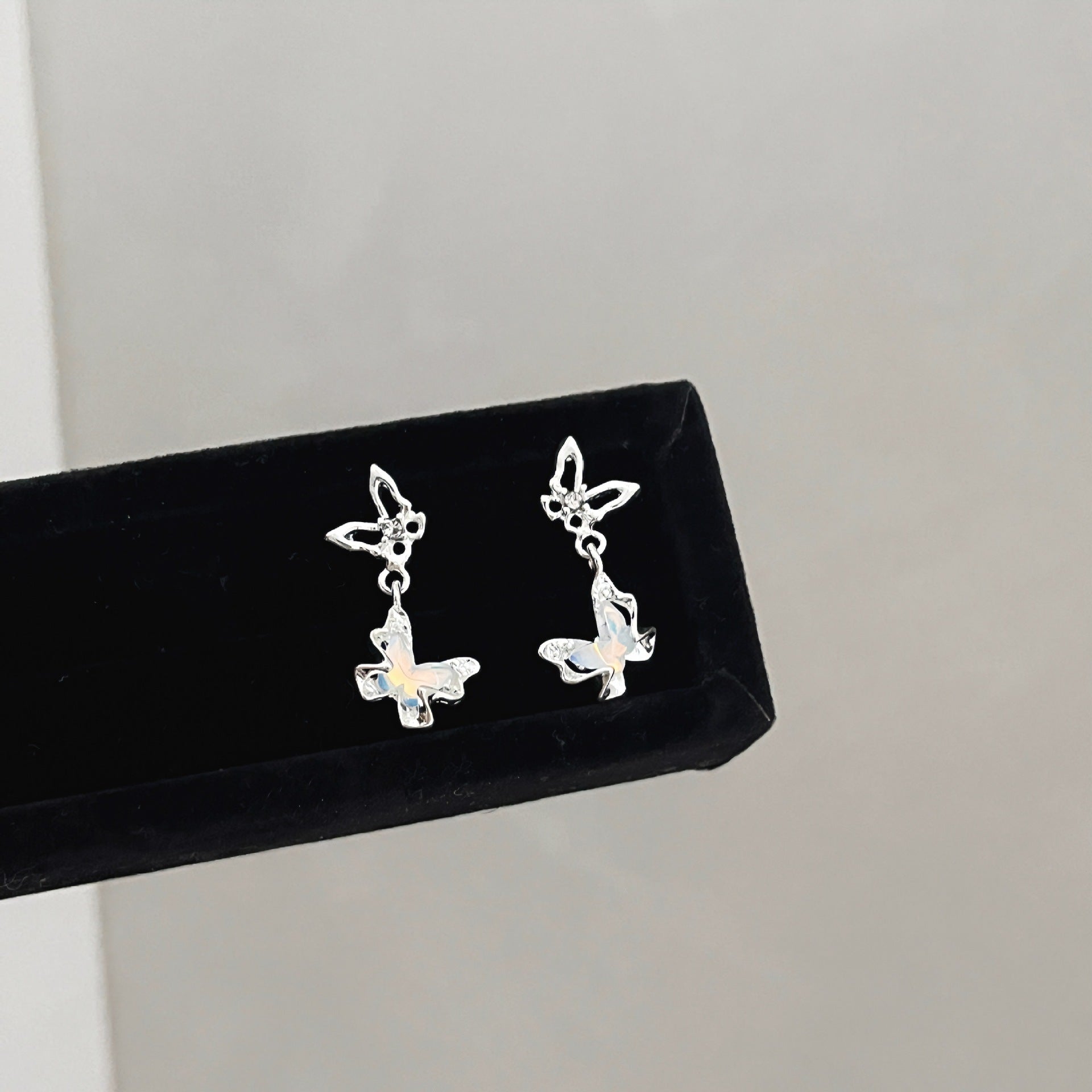 Wholesale Hollow Butterfly Earrings Alloy Electroplated Boutique Resale for Women