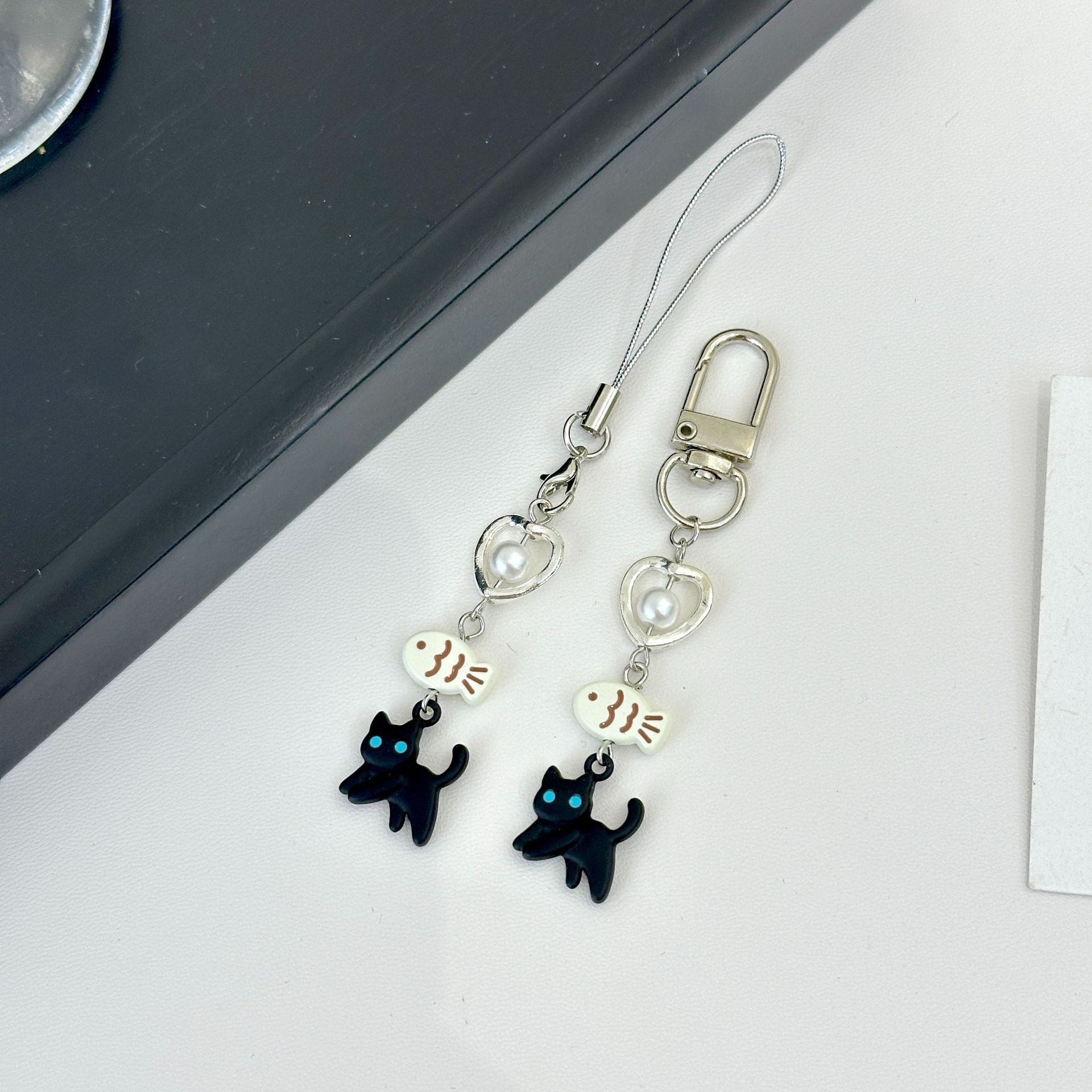 Wholesale cute cat and fish pendant keychains