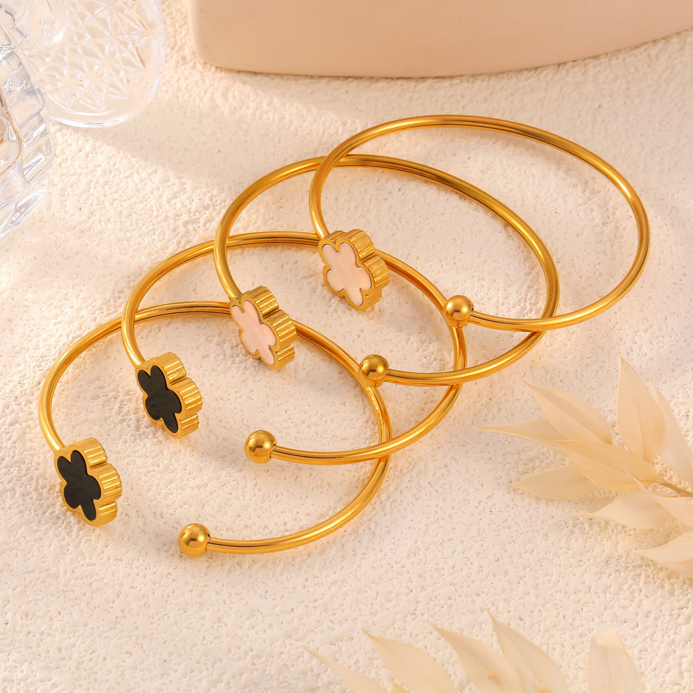 Wholesale Five-leaf Clover Titanium Steel Gold Bracelet ACC-BT-OMK002