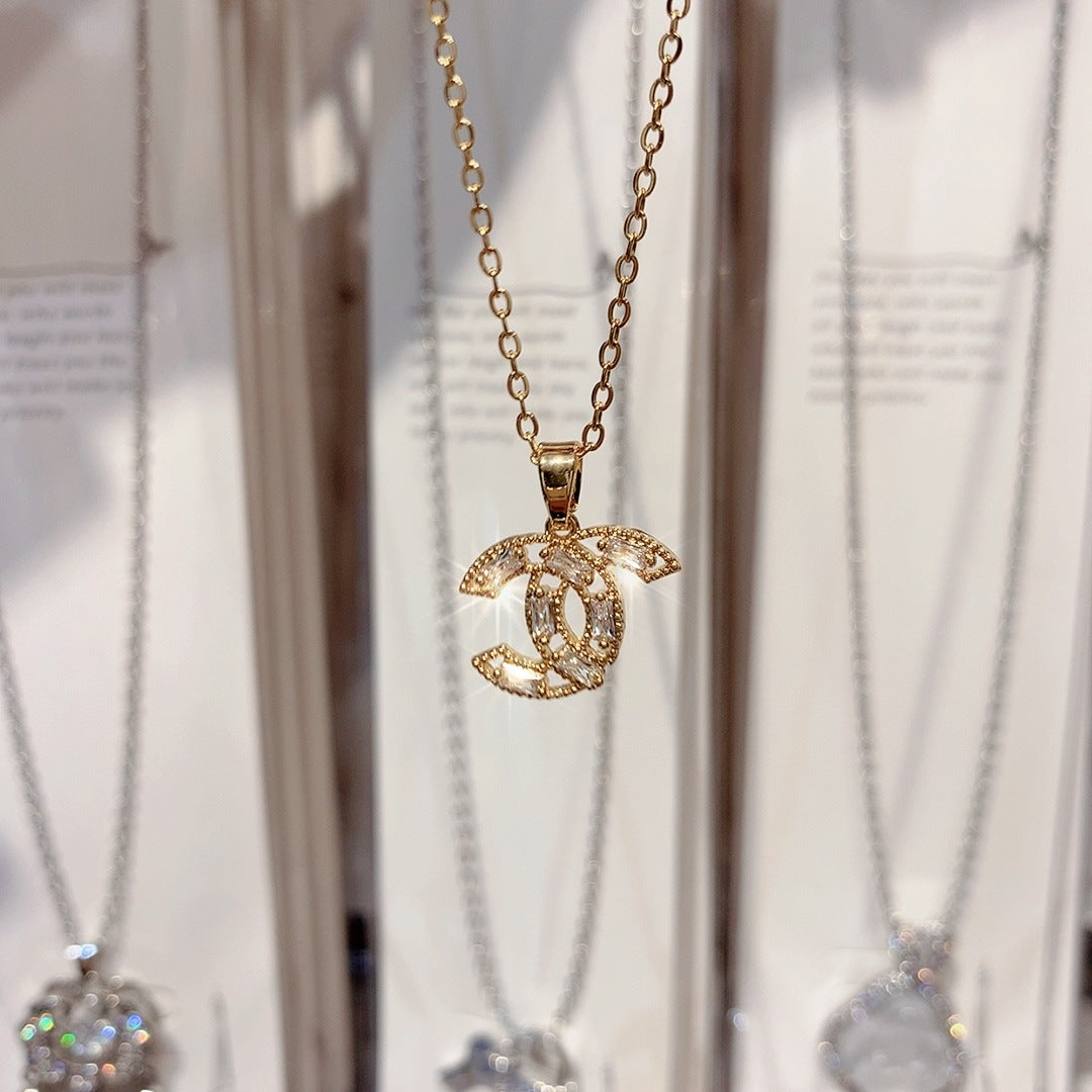 Wholesale Titanium Steel Zircon Blingbling Double C-shaped Light Luxury Necklace