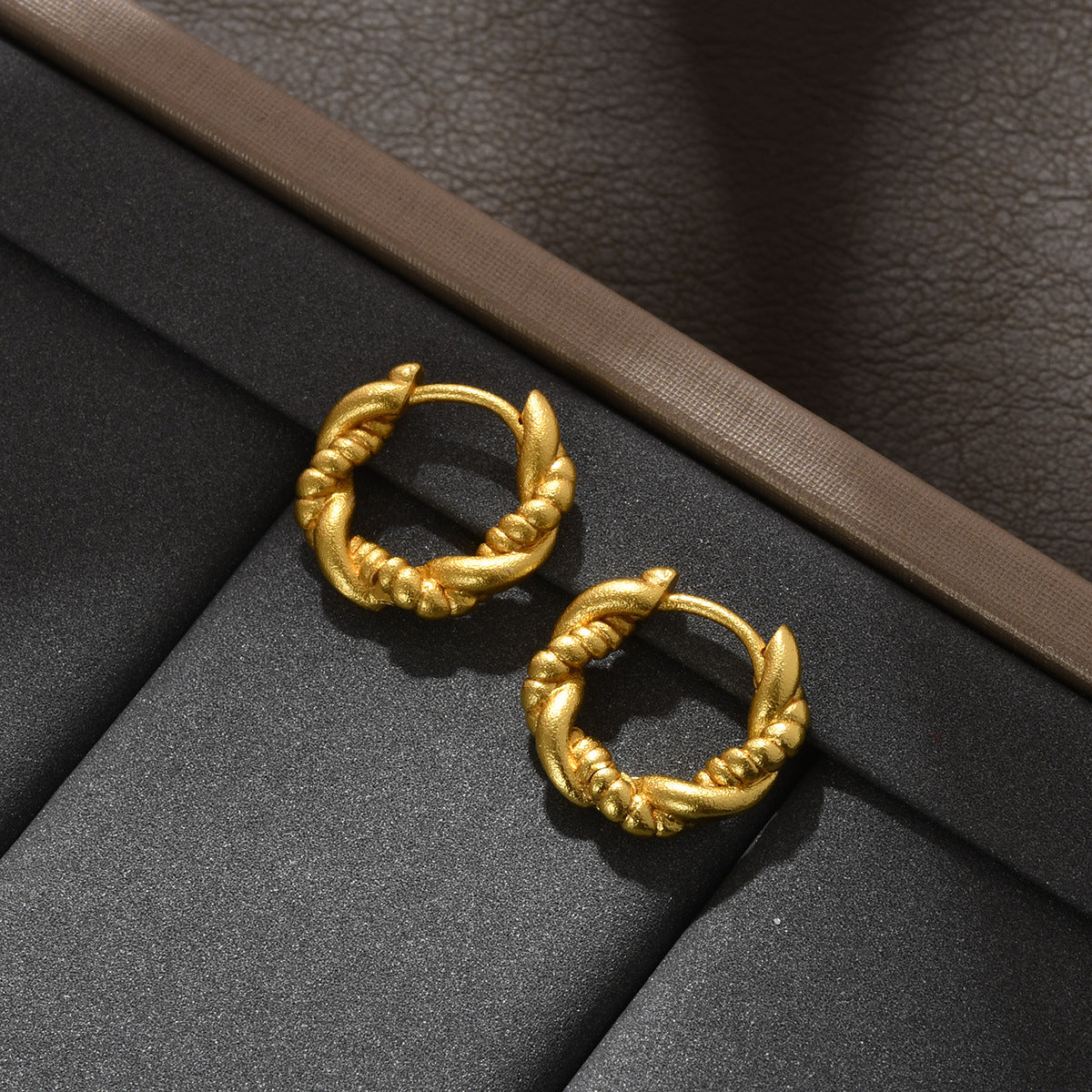 Wholesale retro personality temperament sand gold earrings