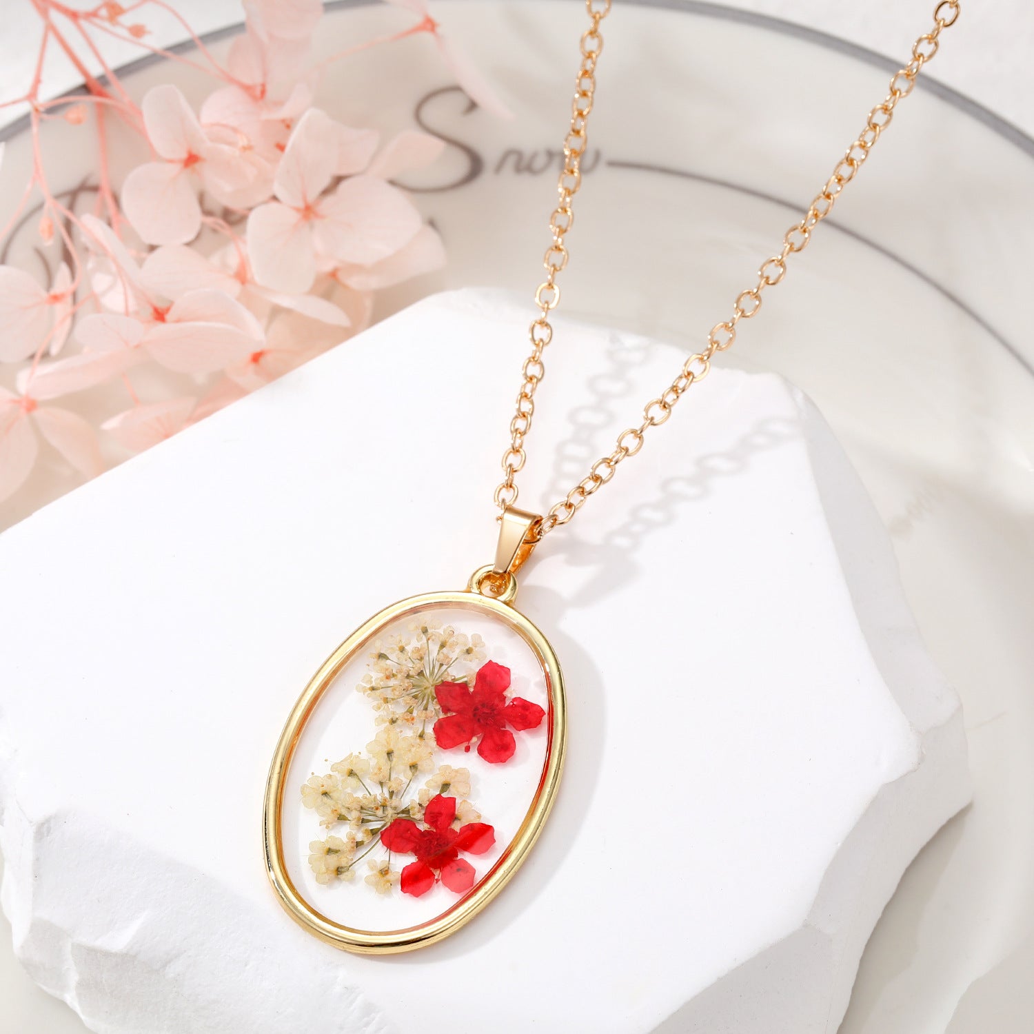 Wholesale Resin Natural Dried Flower Pendant Necklace Oval Geometric Women S Sweater Chain Trendy Boutique Resale